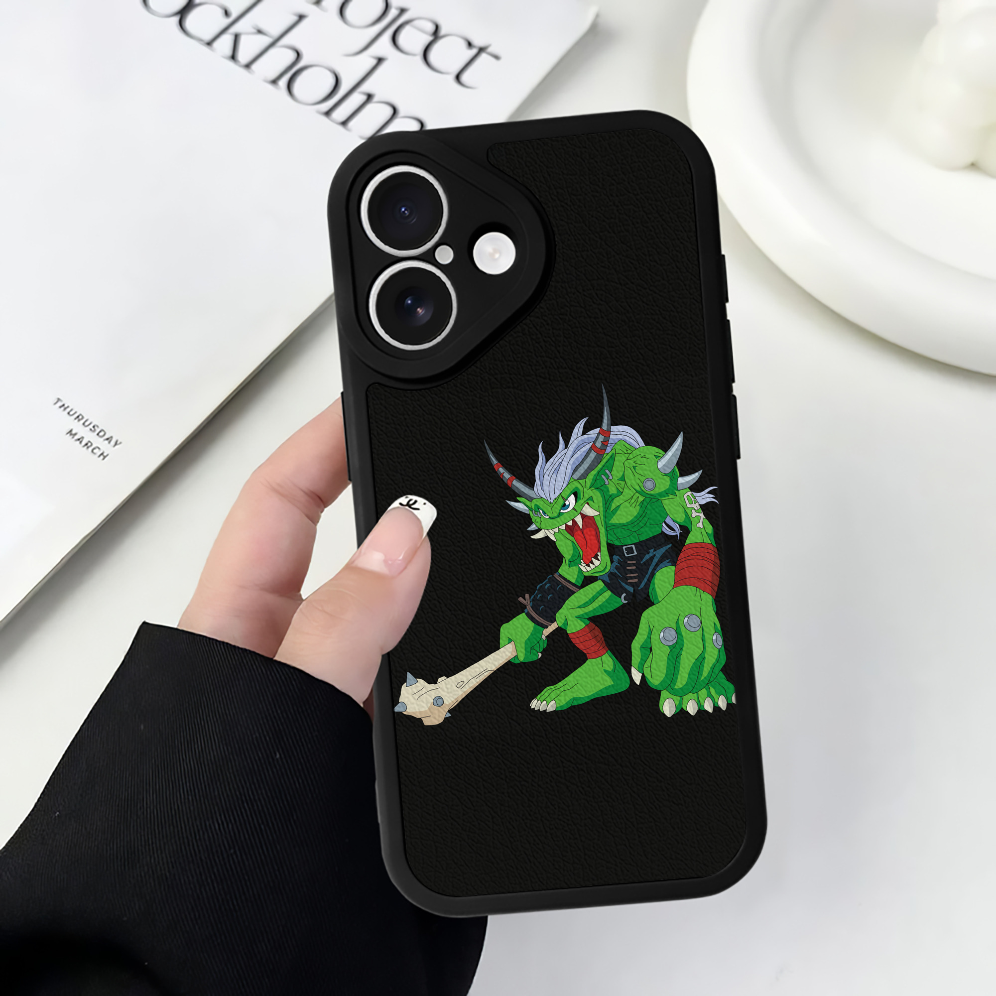（画像用） Digimon デジタルモンスター/デジモン 【iPhone 16シリーズ対応】シリコンスマホケース（レザー調） 材質：シリコン